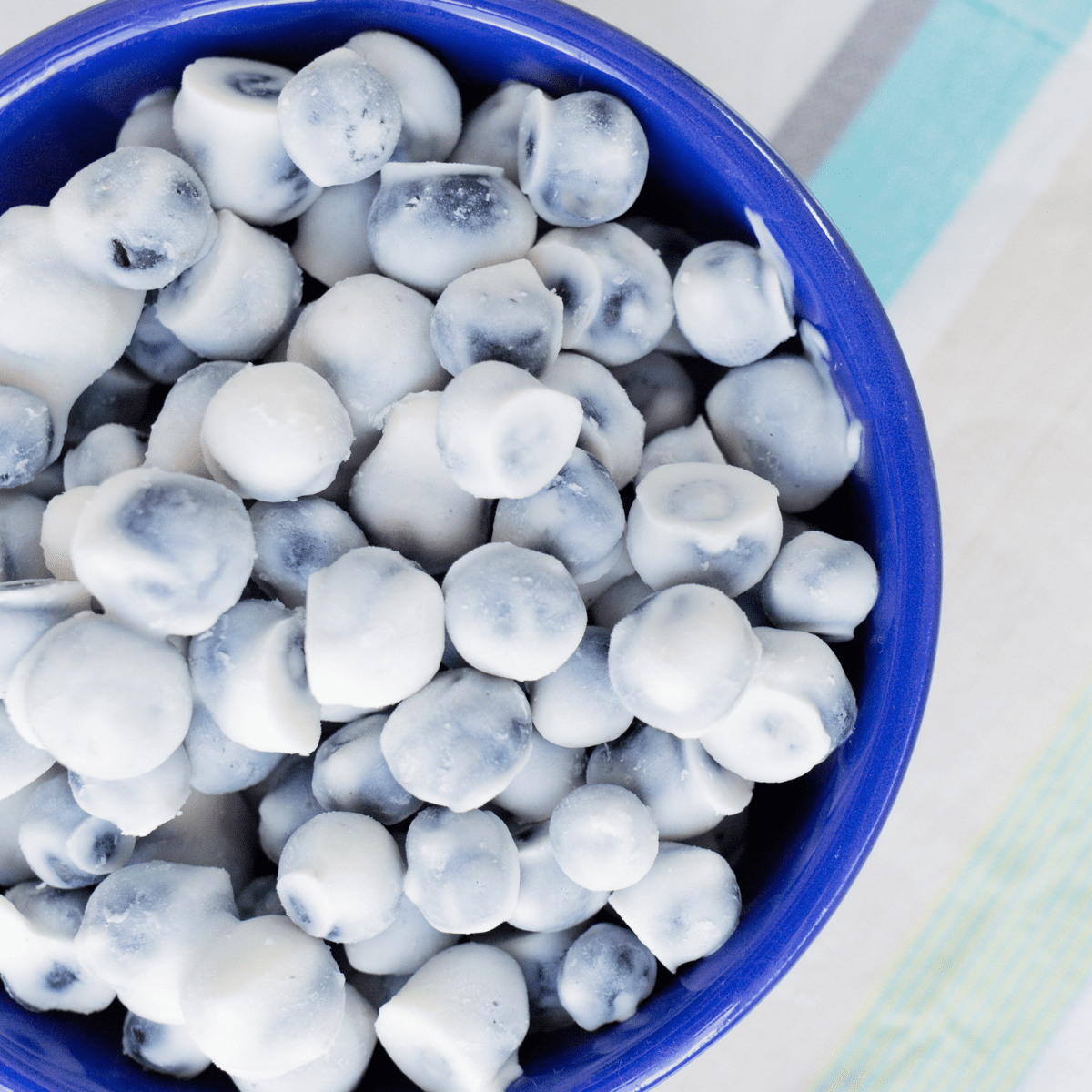 3 Ingredient Delicious Frozen Yogurt Blueberry Bites