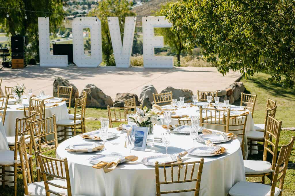 Plastic Plates at a Wedding...Tacky or Smart? (+ perfect options)