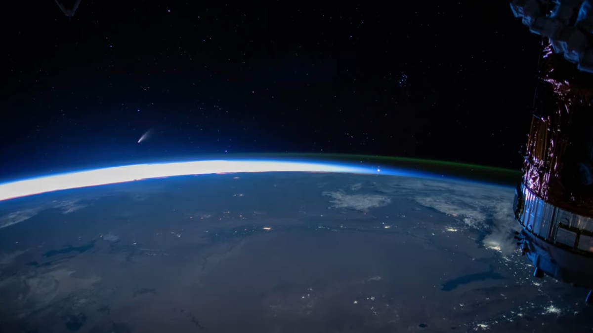 CometRise, the rise of Comet NEOWISE from the ISS Our