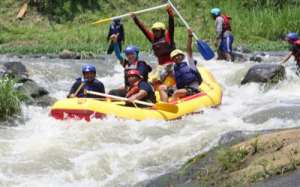 Rafting, Rafting Kediri, Sungai Kandangan - Paket Outbound Malang, Paket Family Gathering Malang