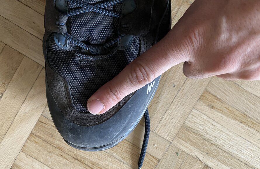 How Do You Know if Hiking Boots Are Too Small? (6 Methods)