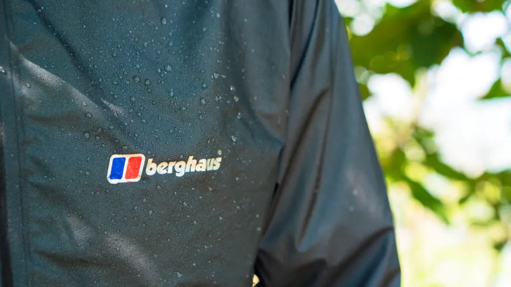 トゥ・バッ バーグハウス Berghaus Berghaus Mont Blanc Mountains Tシャツ、イエロー トップス