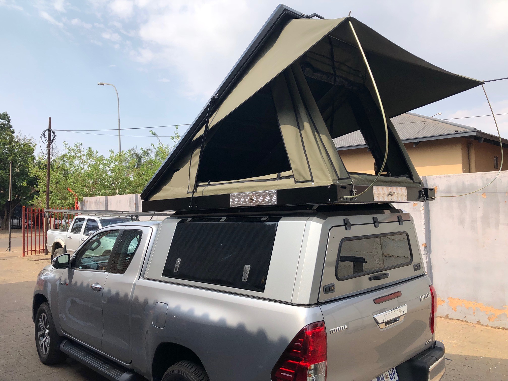 HARD SHELL ROOF TOP TENT Outdoor Man SA