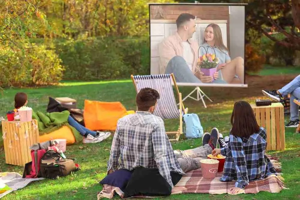 How to Use an Outdoor Daytime Projector During Summer