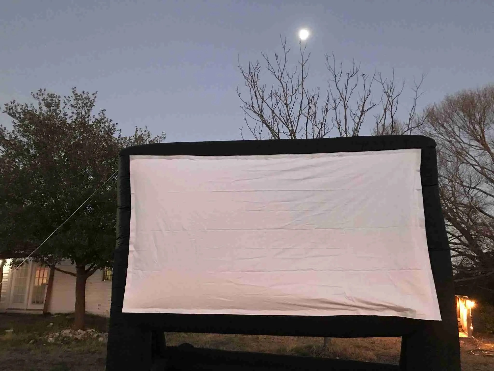 How to Use a Blow Up Projector Screen Properly and Safely 4 Problems