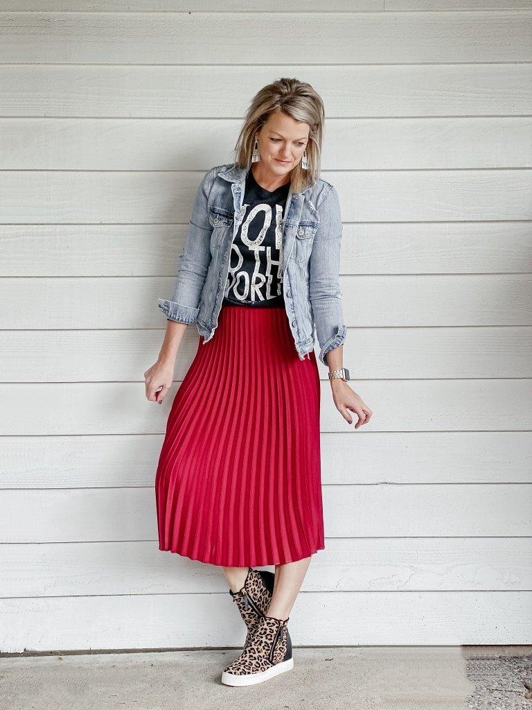 Ideas for styling and what to wear with red pleated skirts