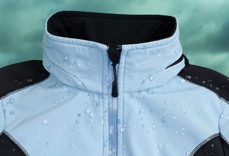 Which Material Provides Warmth Even When Wet? Staying Cozy