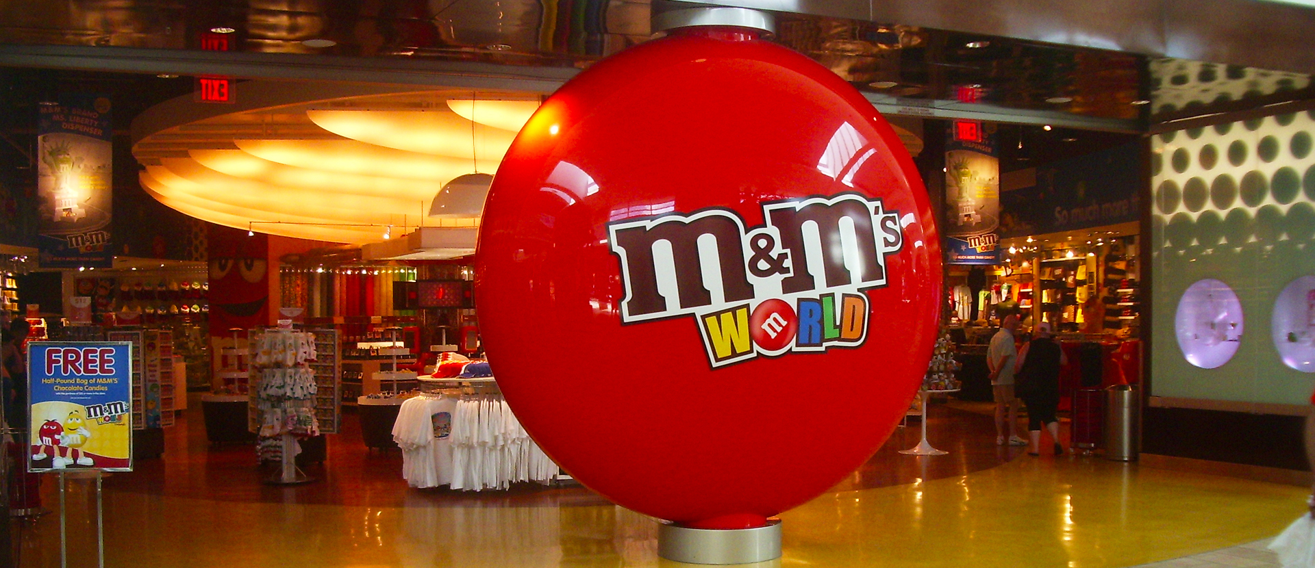 M&M's World Flagship Experience Outform
