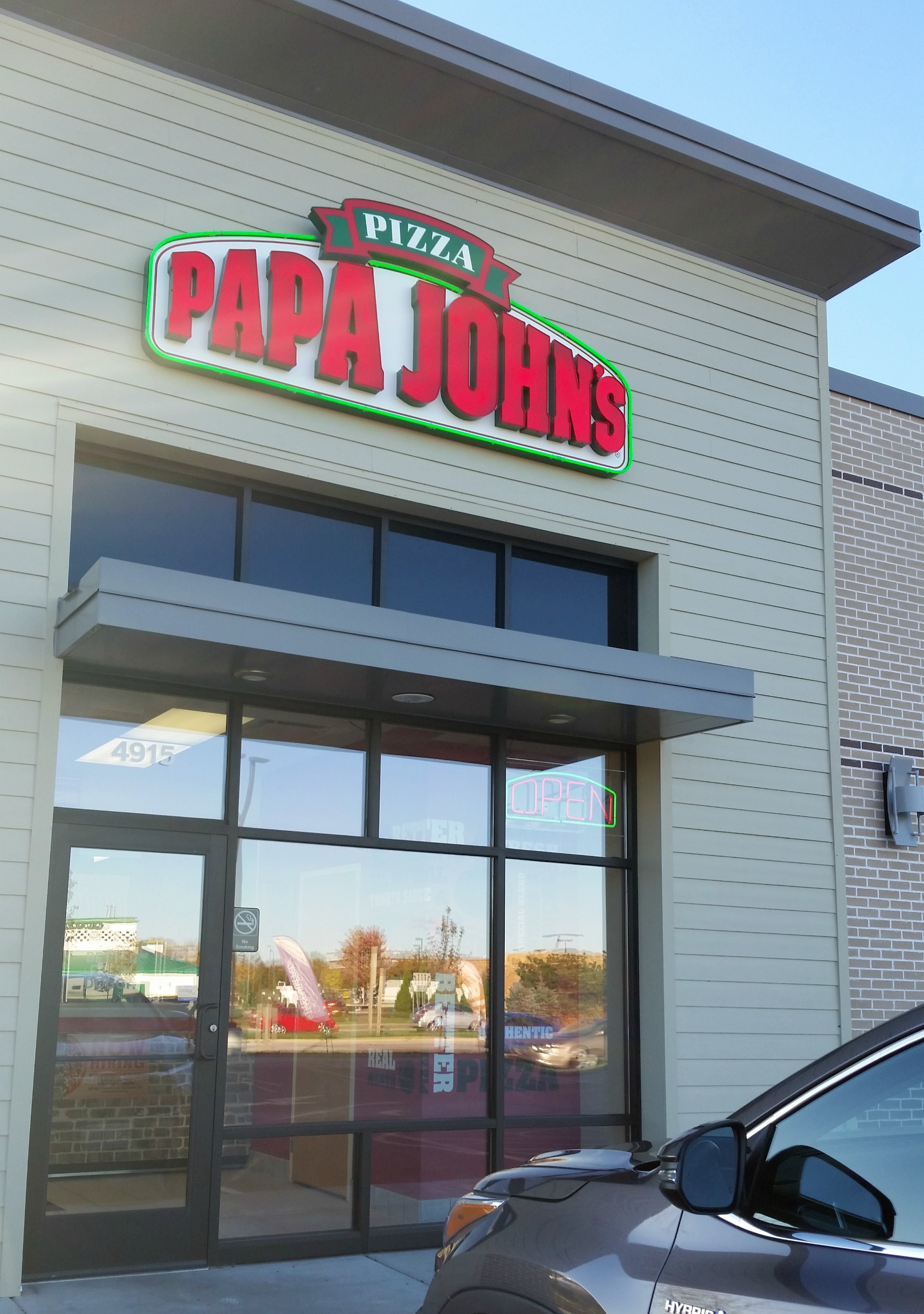 I'm in Pizza Heaven Papa John's Pan Pizza Outnumbered 3 to 1