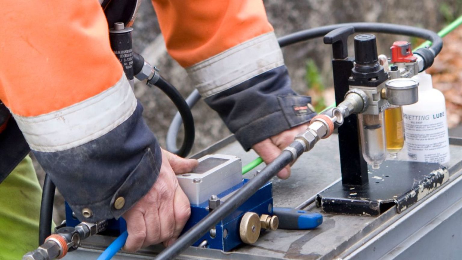 Methods Of Installing Cable Safely In HDPE Conduits Bulk Outside