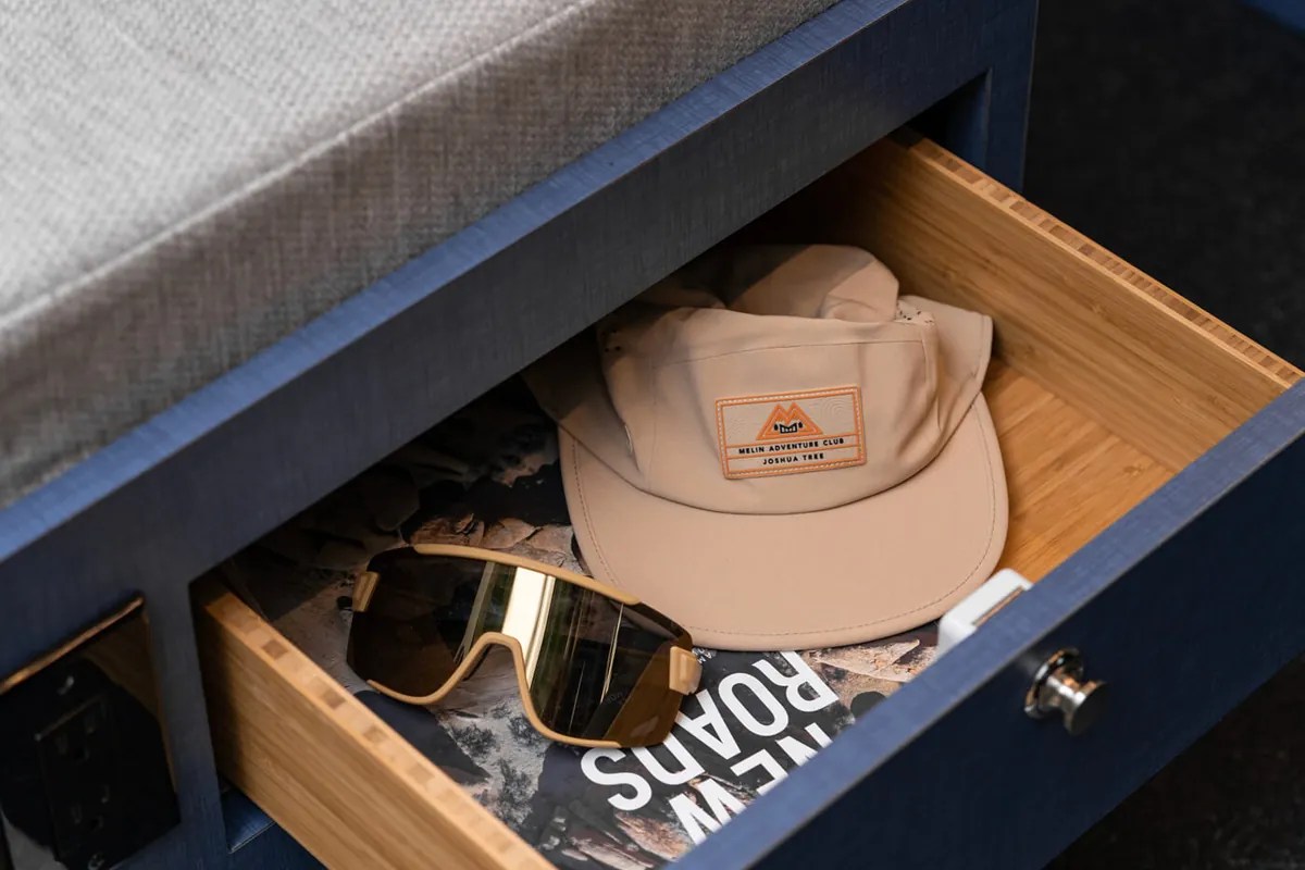 Overnight Sensation Outside Van(09)