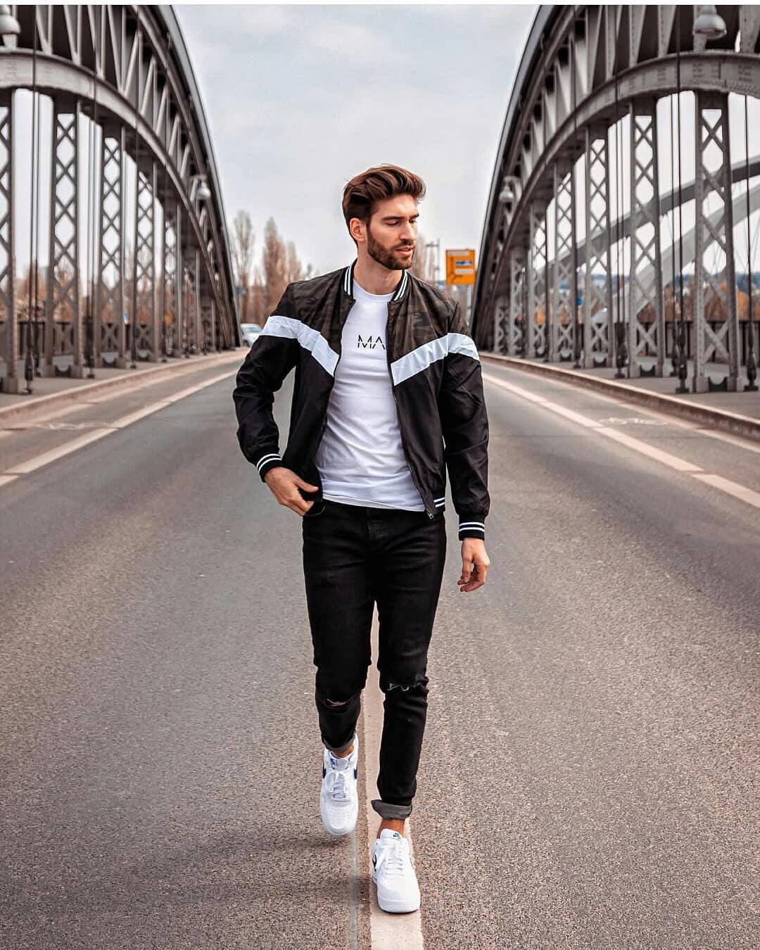 Shoes That Go With Dark Blue Jeans and a Polo Shirt Green Butever