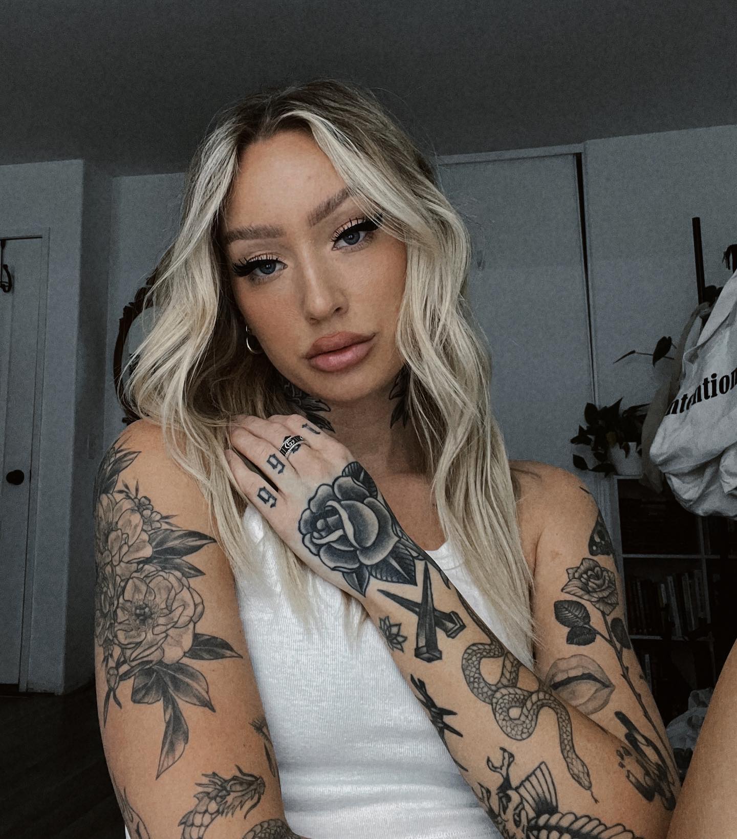 33+ pretty hand tattoos ideas you will love