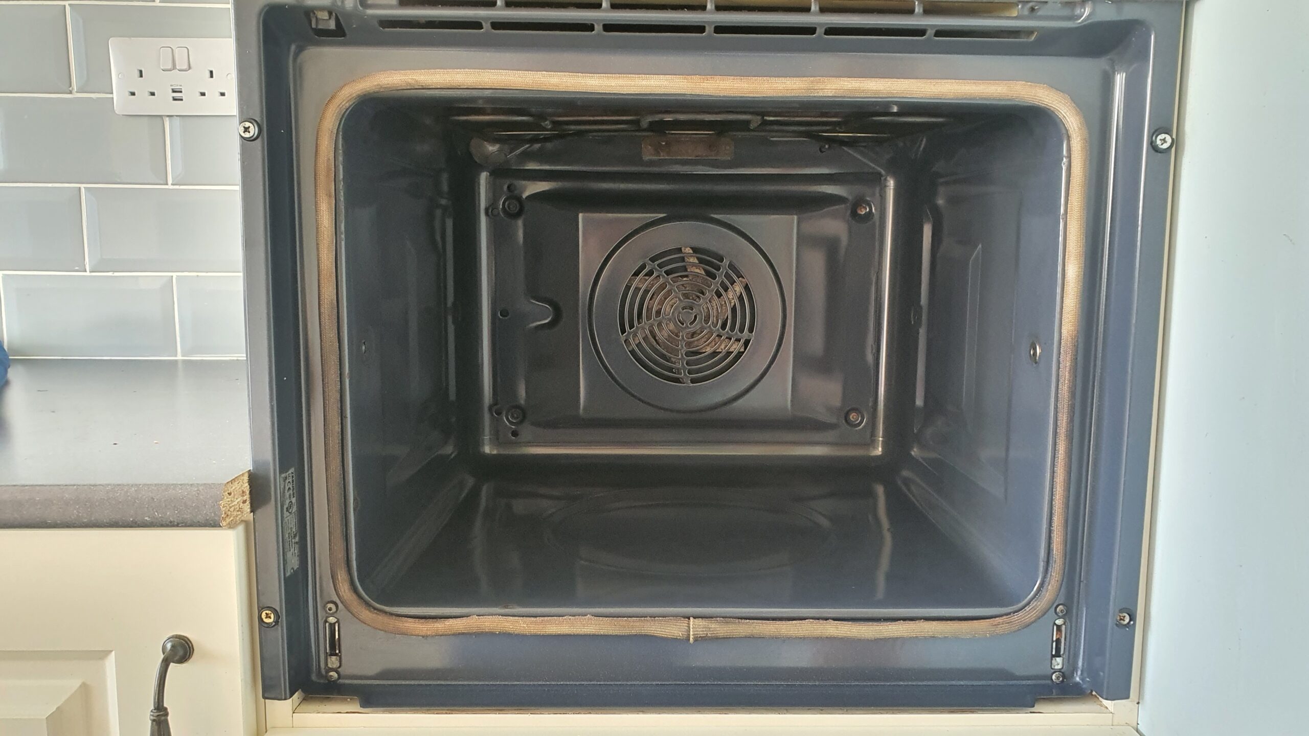 How Long Does a Professional Oven Clean Take? A Guide to a Spotless