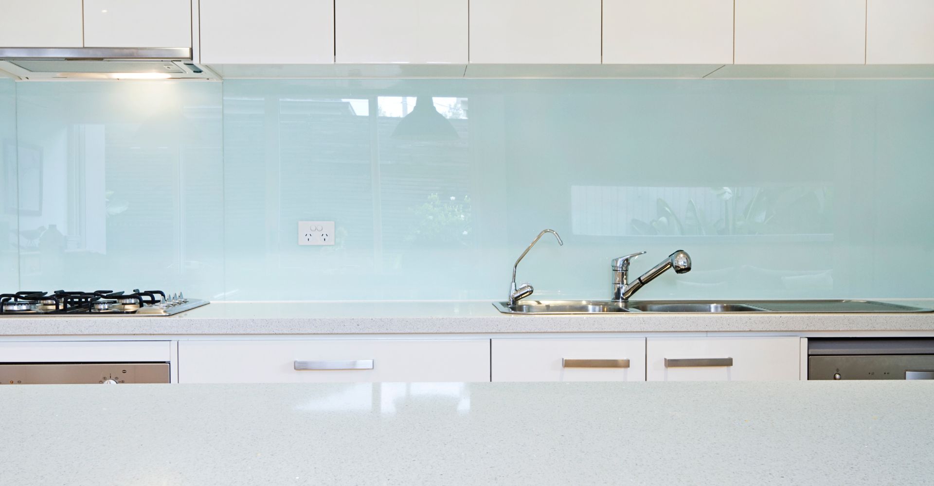 Clean Glass Splashbacks With Ease Over'N'Out