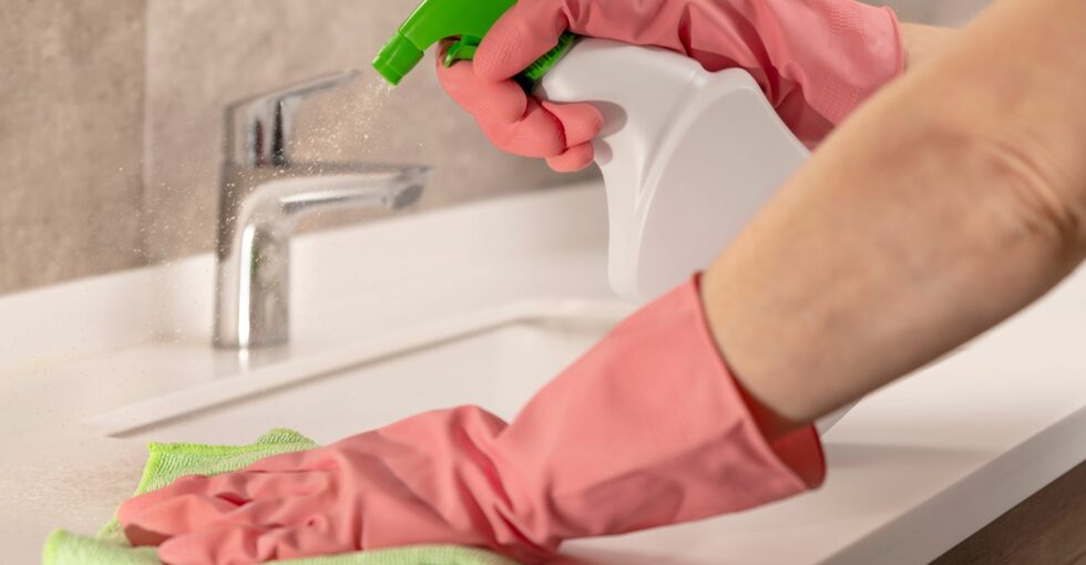 How To Rapidly Clean Your Bathroom Over'N'Out