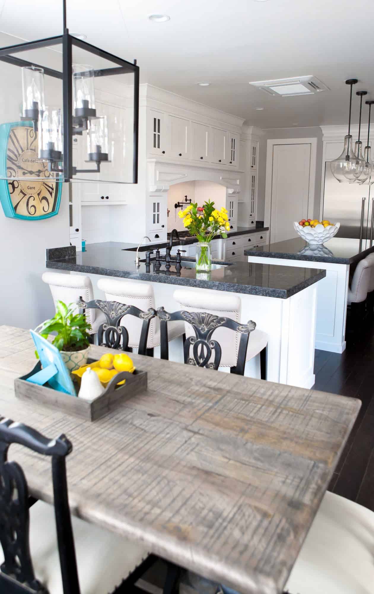 10 Rules to Create the Perfect White Kitchen Over the