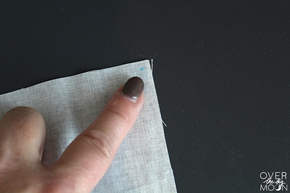 Dies ist eine große anfänger nähen projekt-DIY Baby Weiche Blöcke. Von www.overthebigmoon.com