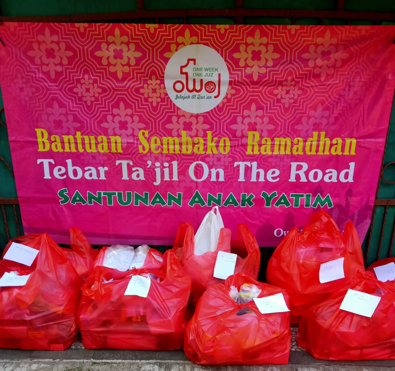 TEBAR TAJIL ON THE ROAD DAN PAKET HAMPERS DARI OWOJ BEKASI
