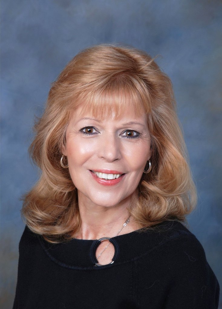 Donna Pecoraro HAMDEN, CT Real Estate Agent