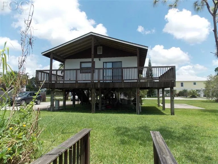 1136 Dolphin Ln, Moore Haven, FL 33471