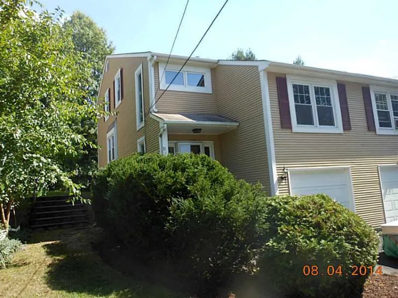 71 Wyndham Ave, Providence, RI 02908