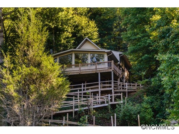 282 Mark Twain, Lake Lure, NC 28746