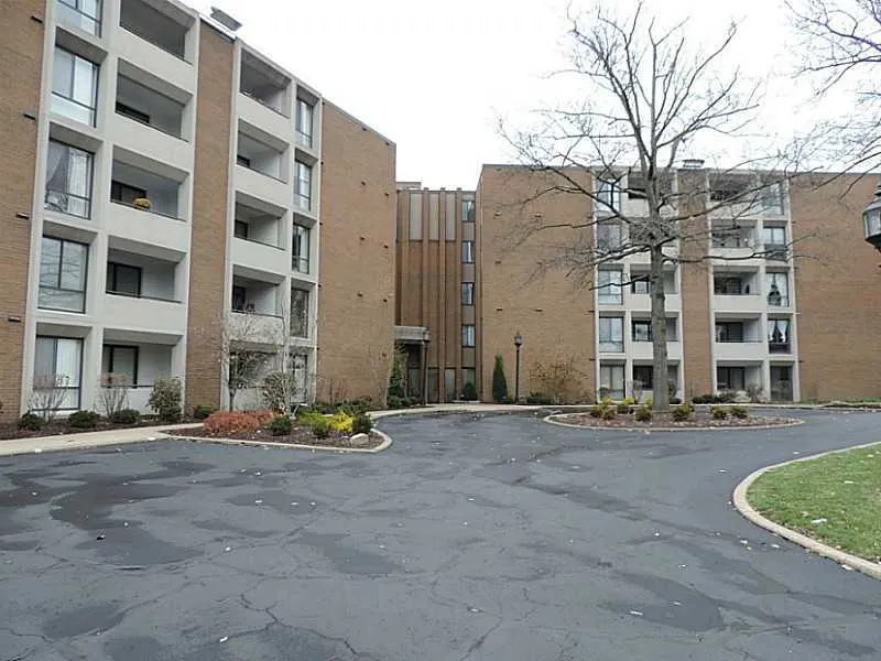 900 Washington Rd Apt 310, Mount Lebanon, PA 15228