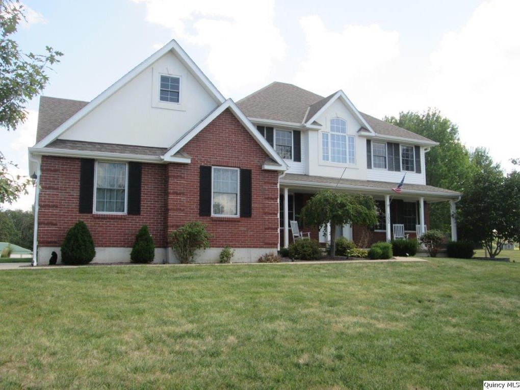 102 Shawnee Dr, Camp Point, IL 62320