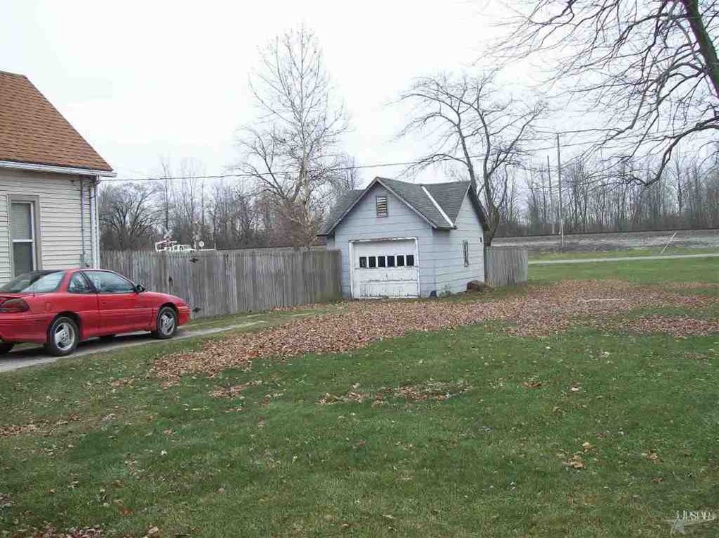 412 E Oak St, Butler, IN 46721