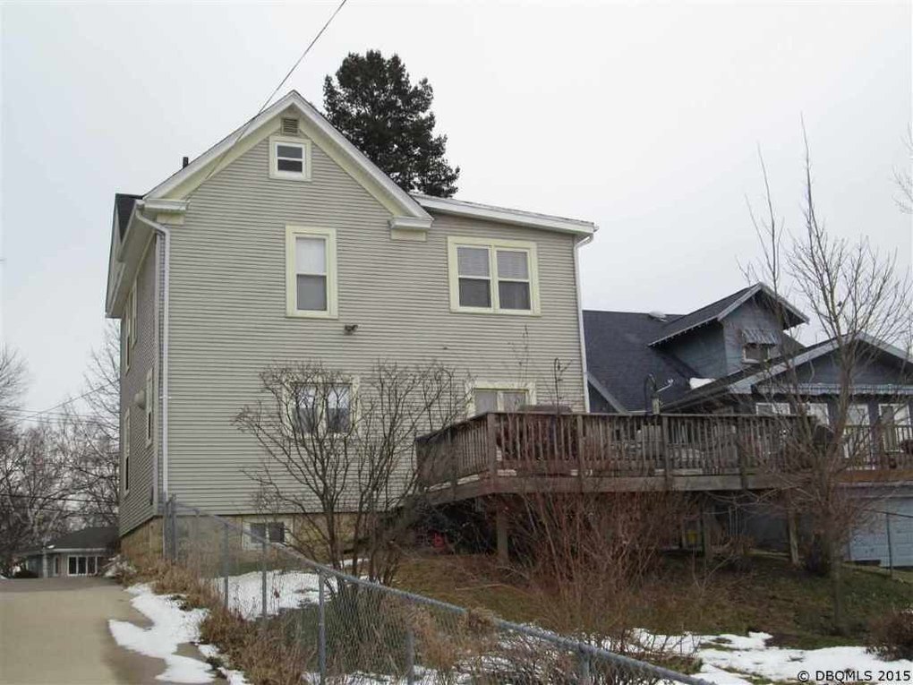 127 N Grandview Ave, Dubuque, IA 52001