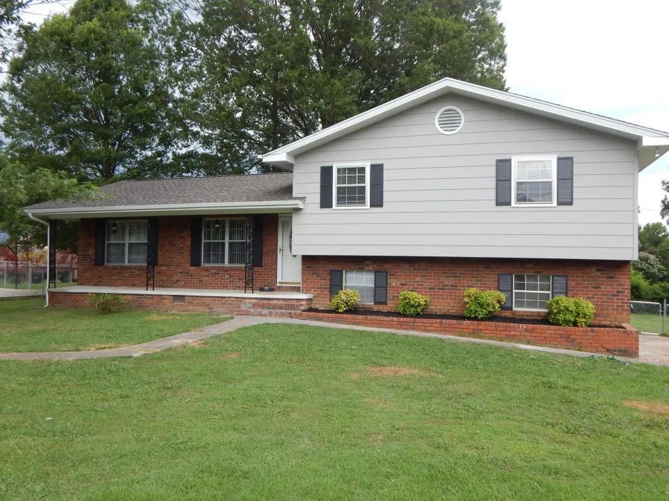 3 Dogwood Dr, Fort Oglethorpe, GA 30742