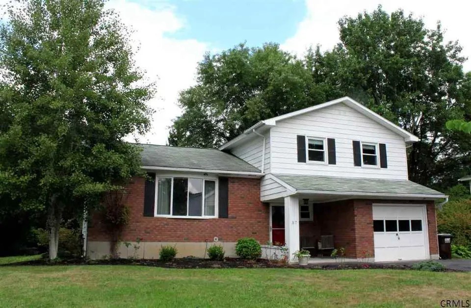 57 University St, Selkirk, NY 12158