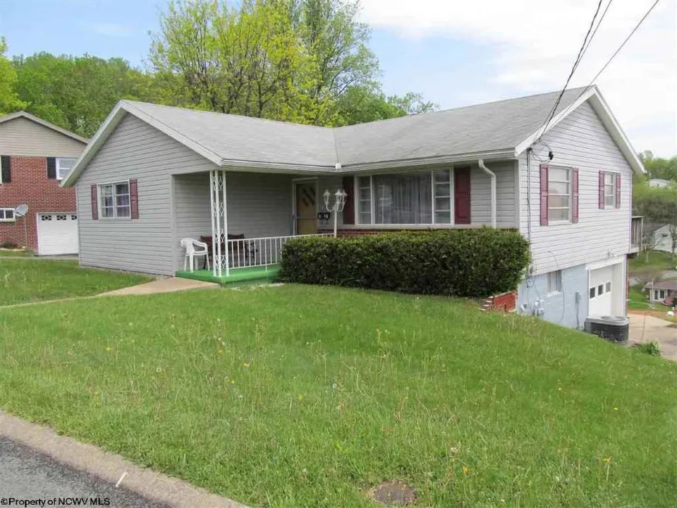 1227 Woodland Cres, Fairmont, WV 26554