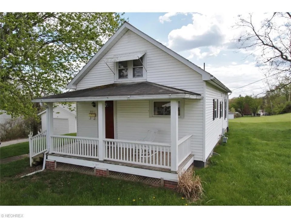 882 Wabash Ave, Zanesville, OH 43701