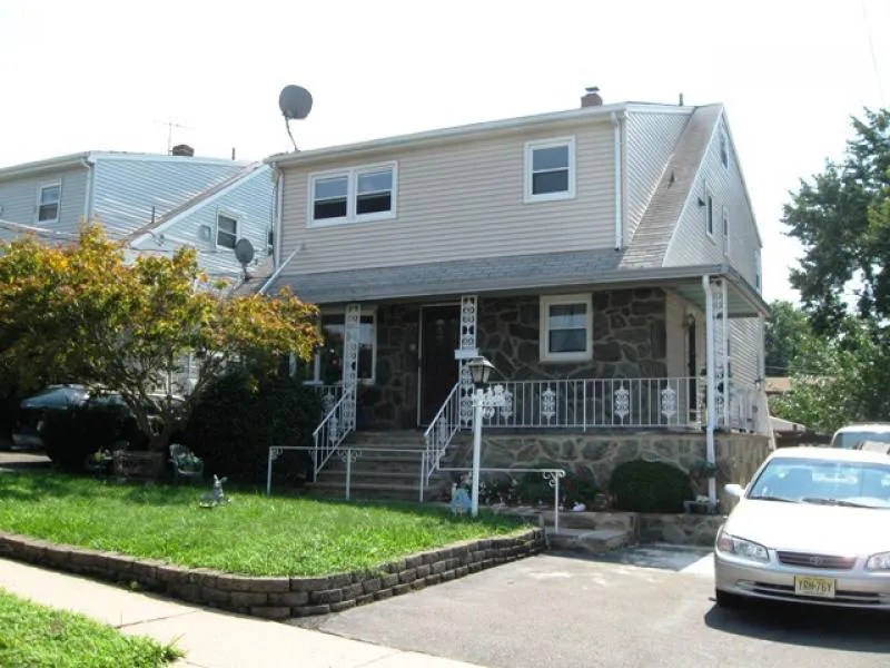 12 Pasadena Ave, Lodi, NJ 07644
