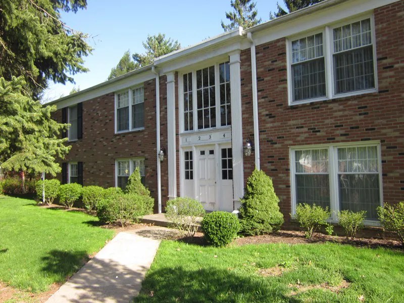 1 Williamsburg Cir, Wheeling, WV 26003