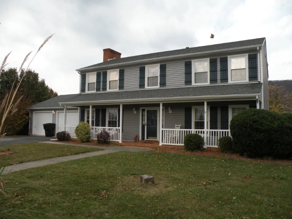 5557 Winesap Dr, Roanoke, VA 24019