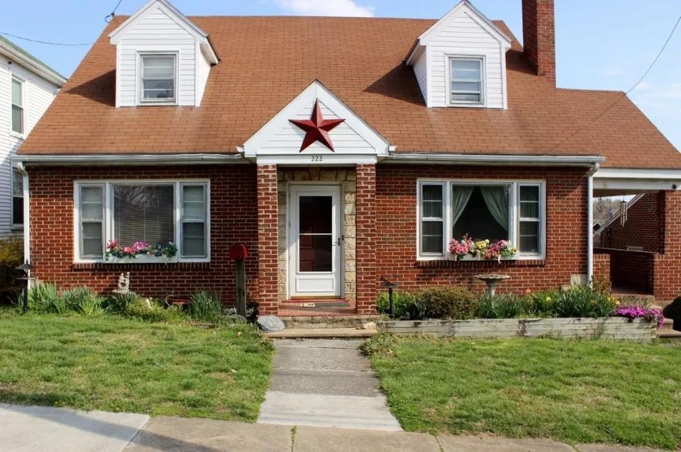 222 Cedar Ave, Vinton, VA 24179