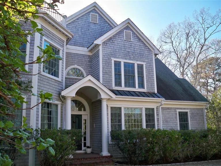 76 Lamberts Cove Rd, Vineyard Haven, MA 02568