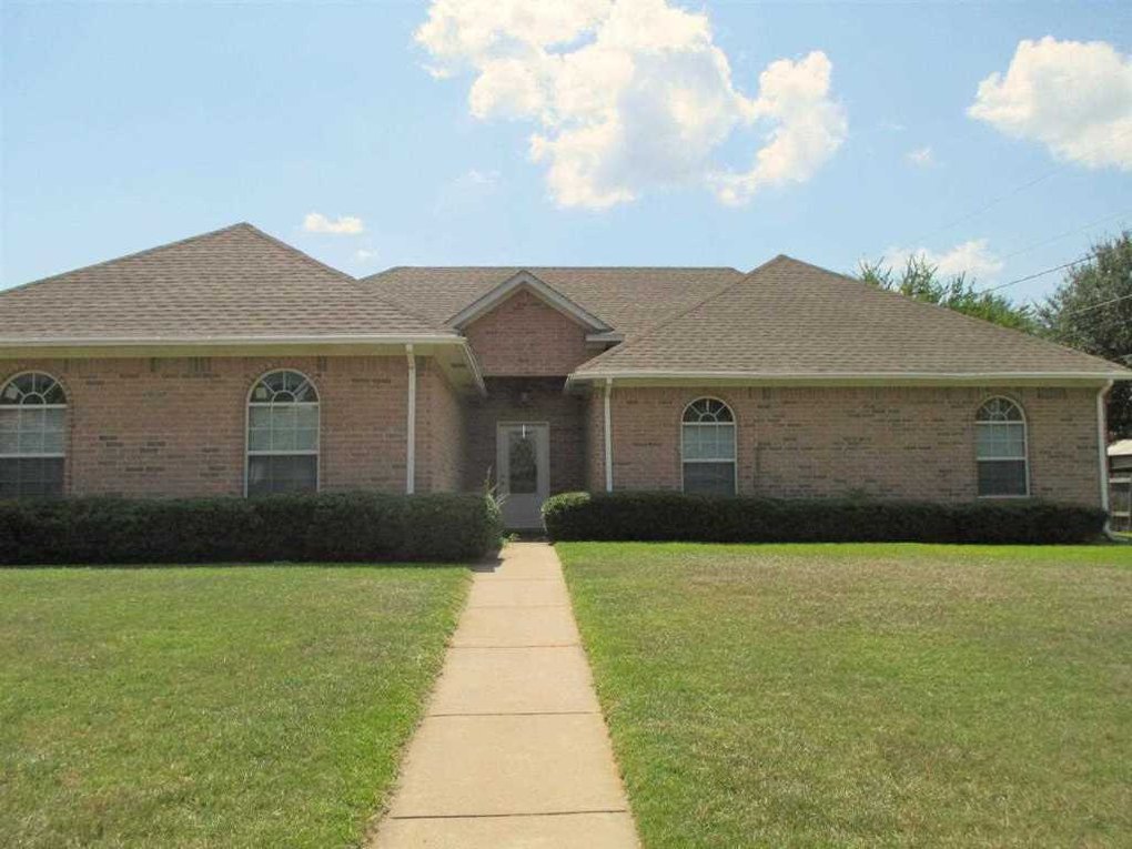 204 Arizona Ave, Wake Village, TX 75501