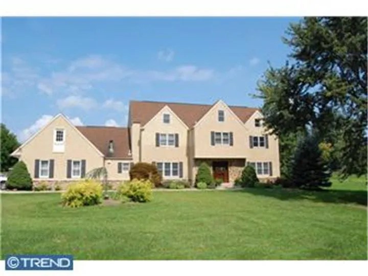 18 Blenheim Hill Ln, Malvern, PA 19355