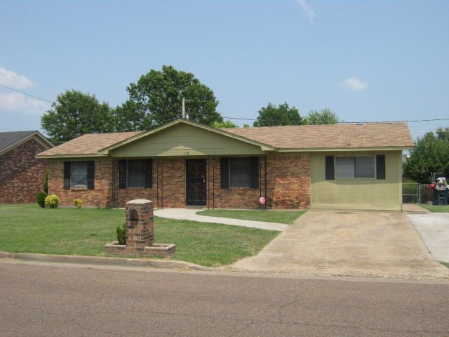 1108 Barnes Ave, Clarksdale, MS 38614