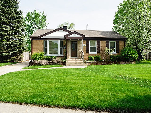 1211 Sunnyside Dr, Berkeley, IL 60163