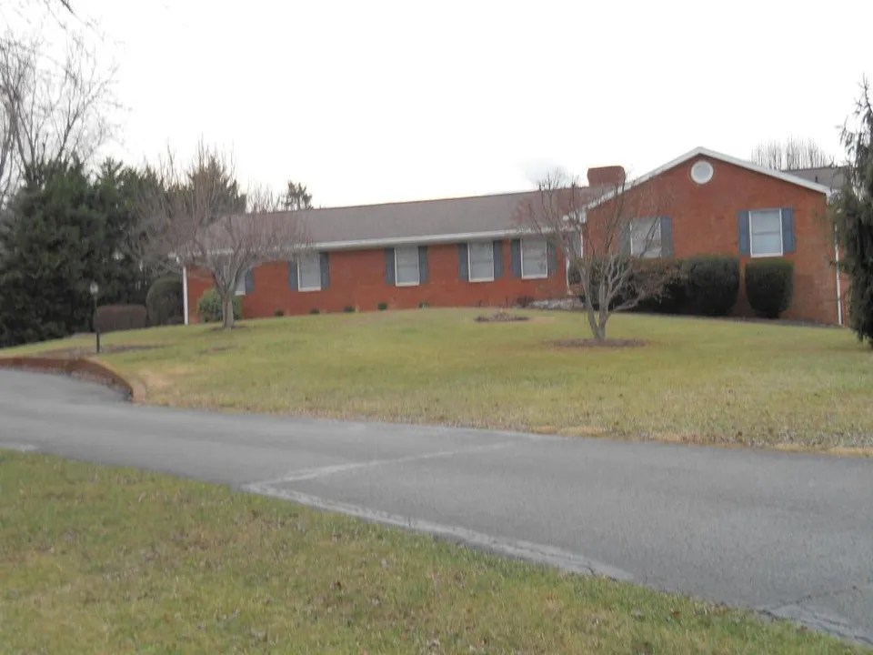 1515 Country Club Rd, Troutville, VA 24175