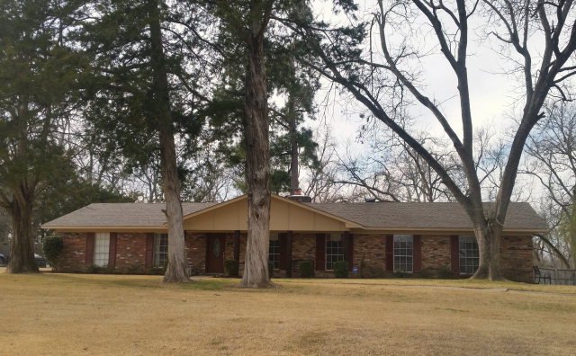 102 Plantation Dr, Vicksburg, MS 39183