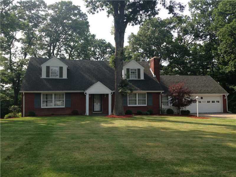 227 Oakhaven Dr, Moon Township, PA 15108