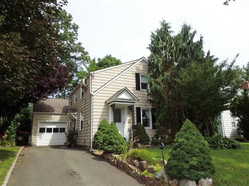 5 Yarmouth Rd, Cranford, NJ 07016