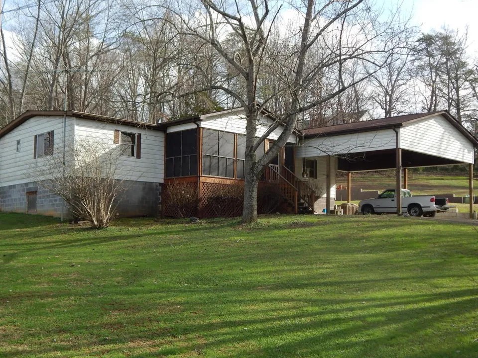 411 Old Piney Rd, Maryville, TN 37803