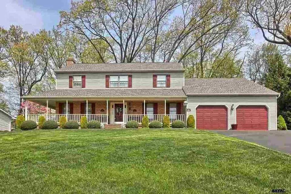 2319 Fairway Dr, York, PA 17408